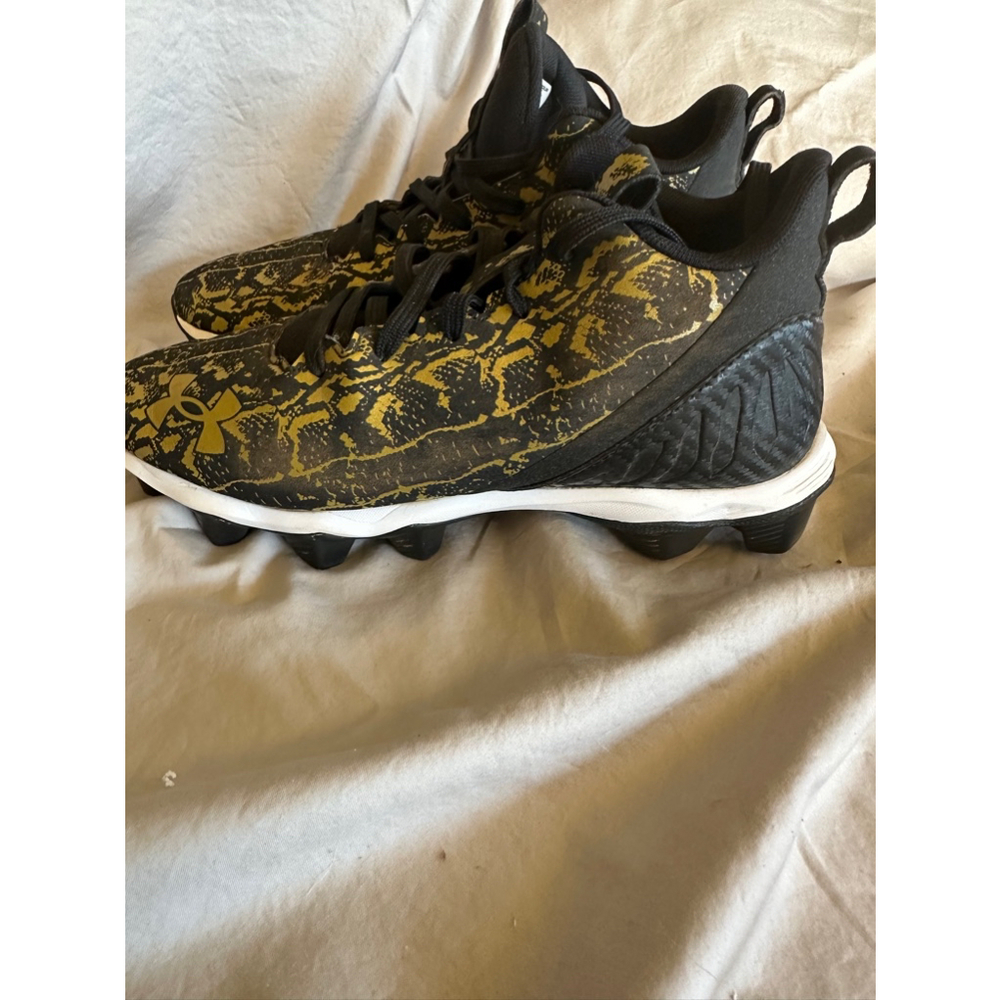 Under Armour Black Gold Youth Boys Girls Unisex Size 6 Cleats Football Baseball